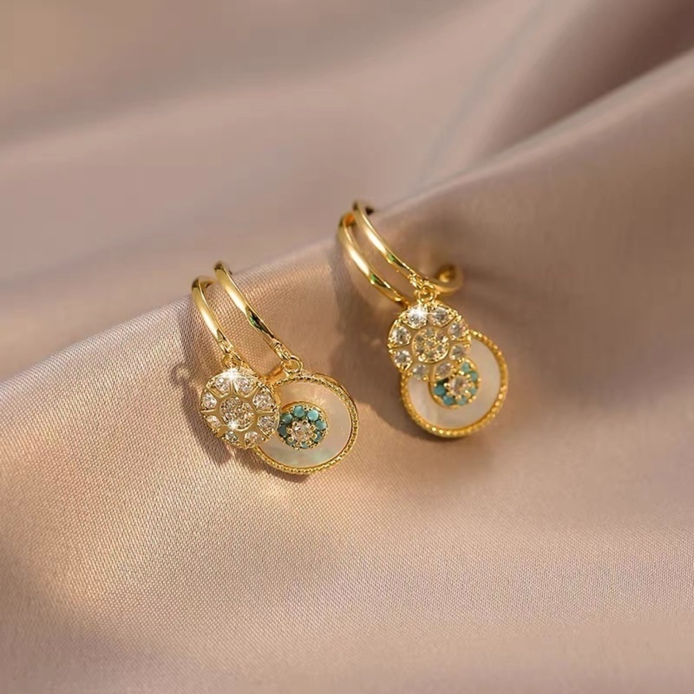 💎 FREE w/bundle❗️ PRICE🔻”Ocean’s Tears” Gold Mother of Pearl Earrings ✨💫 - Picture 8 of 10